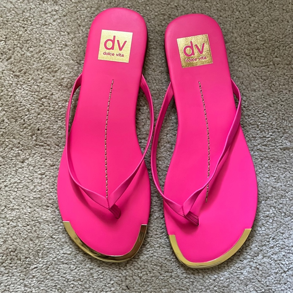 New, never worn DV hot pink sandals, sz 7